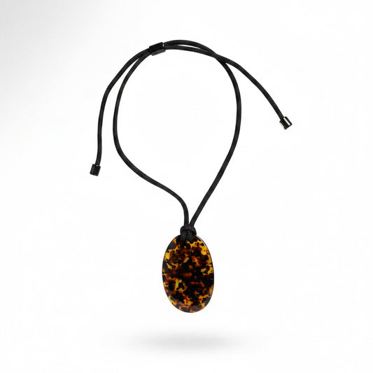 collar de resina carey 
