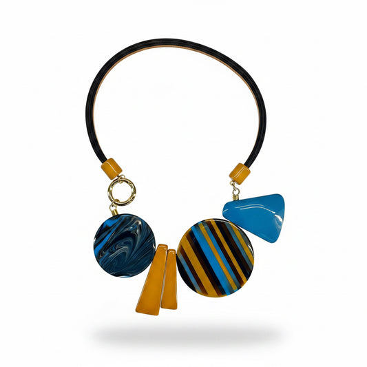 collar de resina azul 
