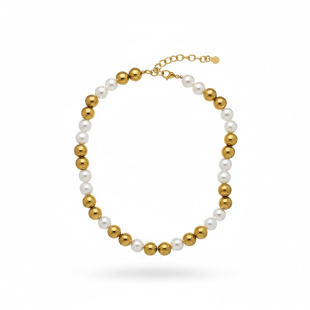 collar de perlas dorado y blanco 