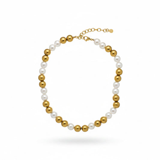 collar de perlas dorado y blanco 