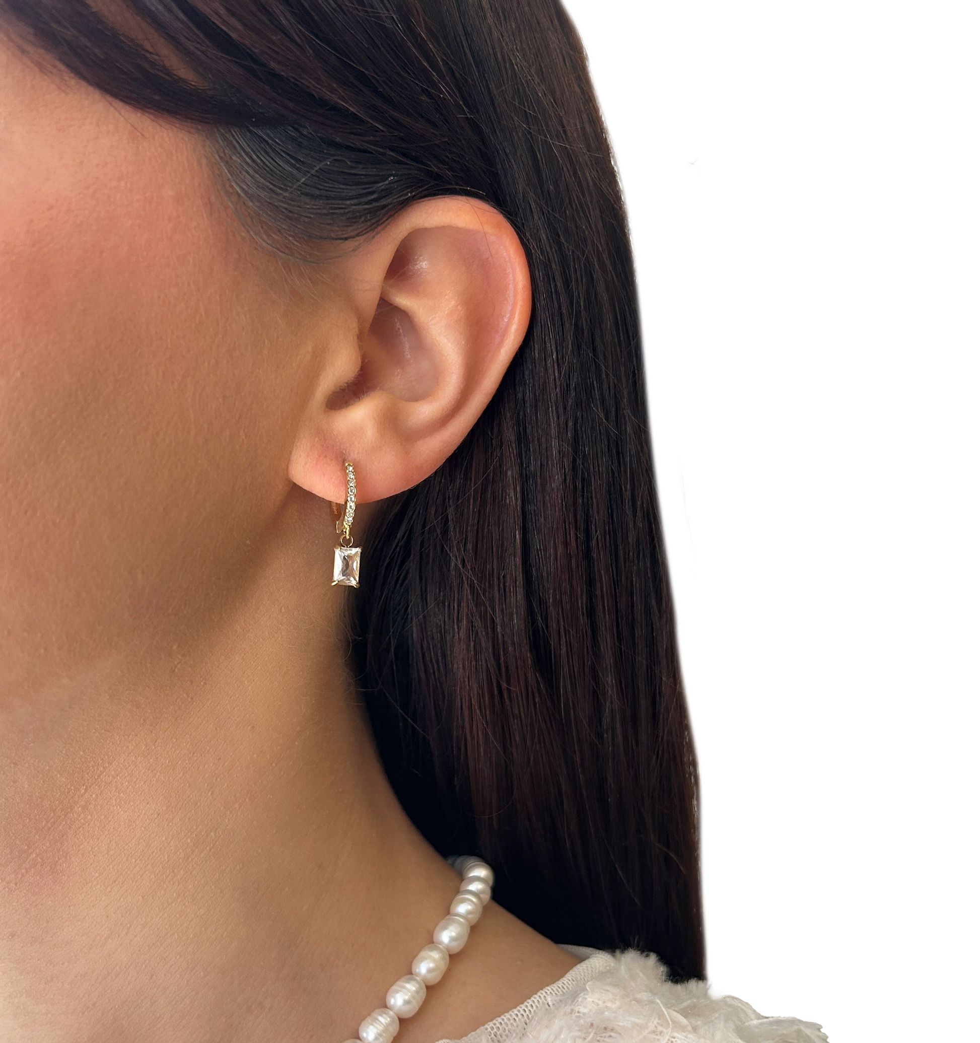 argolla pequeña con dije de zirconia base dorada 
