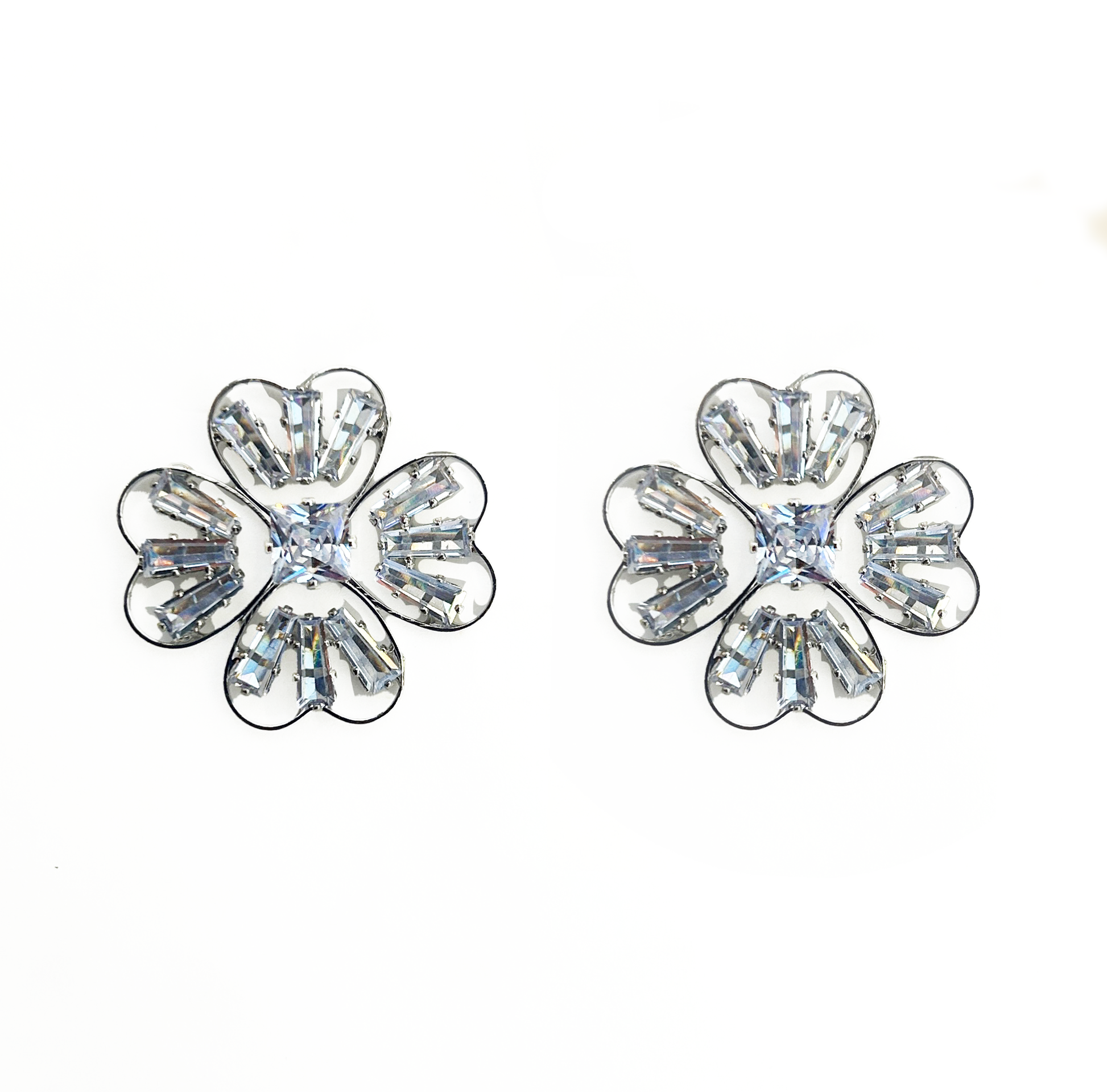aros plateados de flores 