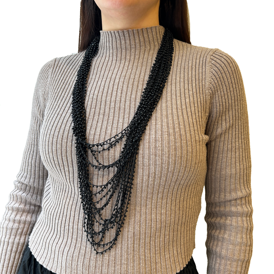 Collar hilo y mostacillas