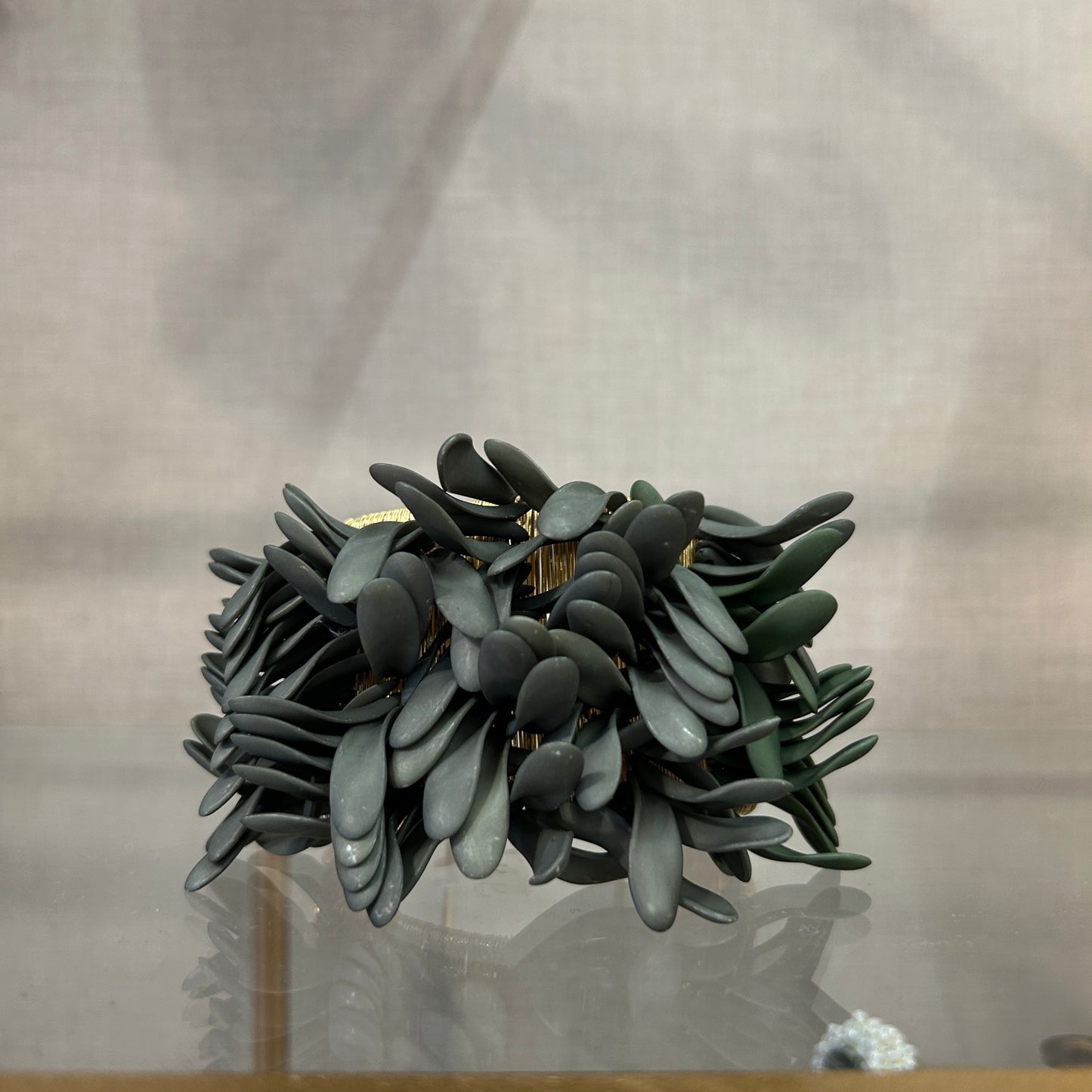 Pulsera rectangular de pétalos