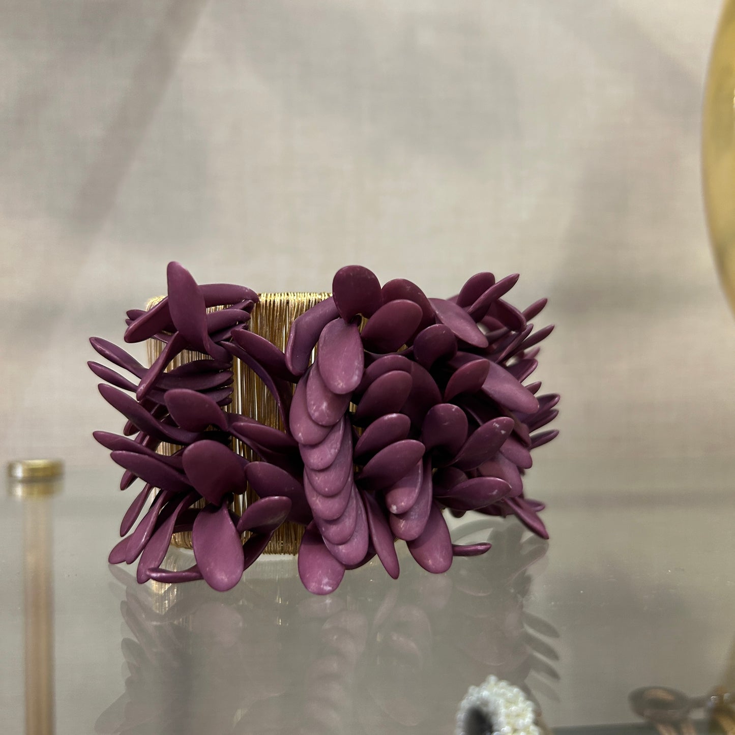 Pulsera rectangular de pétalos