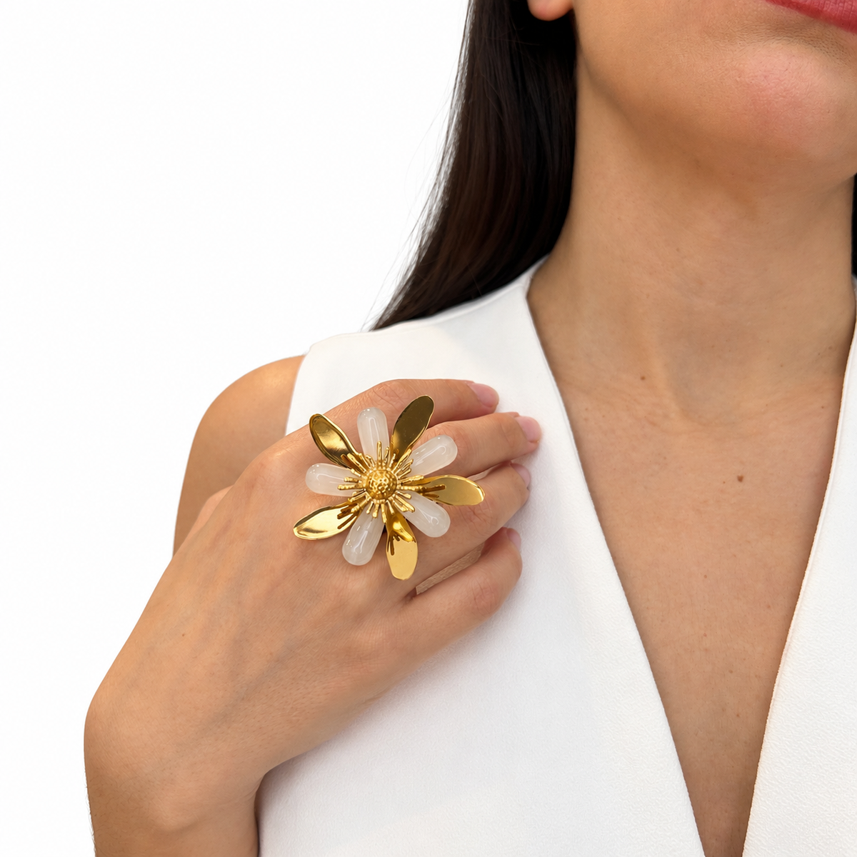 Anillo flor blanco y dorado