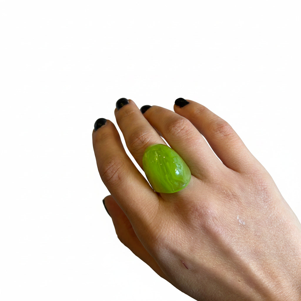 Anillo de resina con volumen