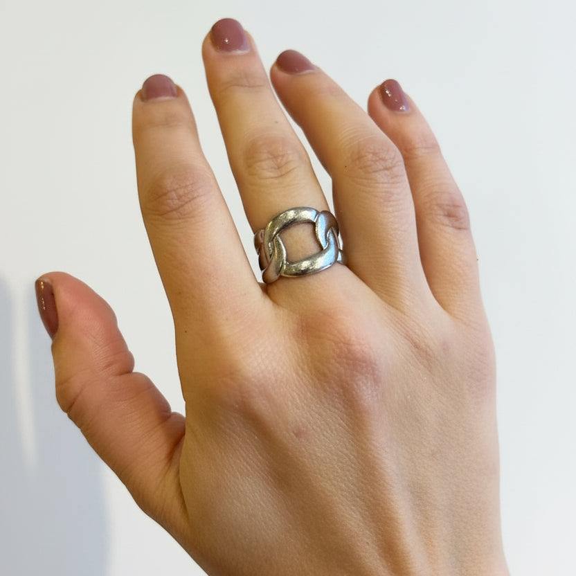 Anillo entrelazado