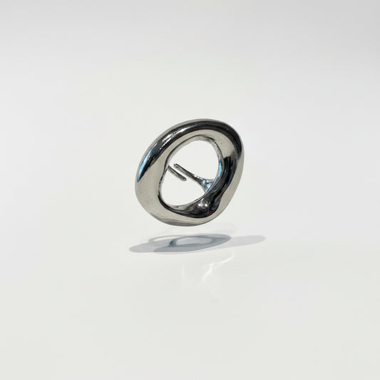 anillo plateado de acero 