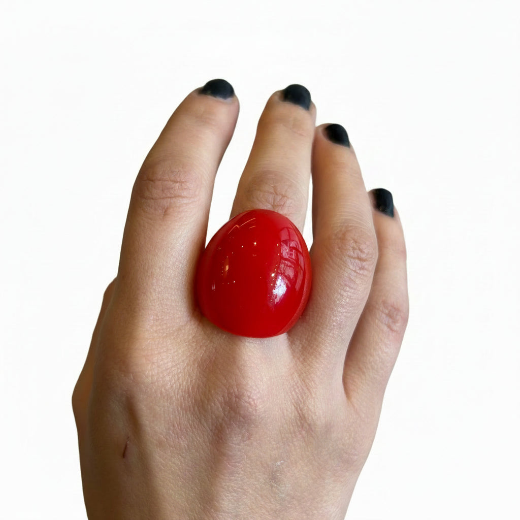 Anillo rojo de resina