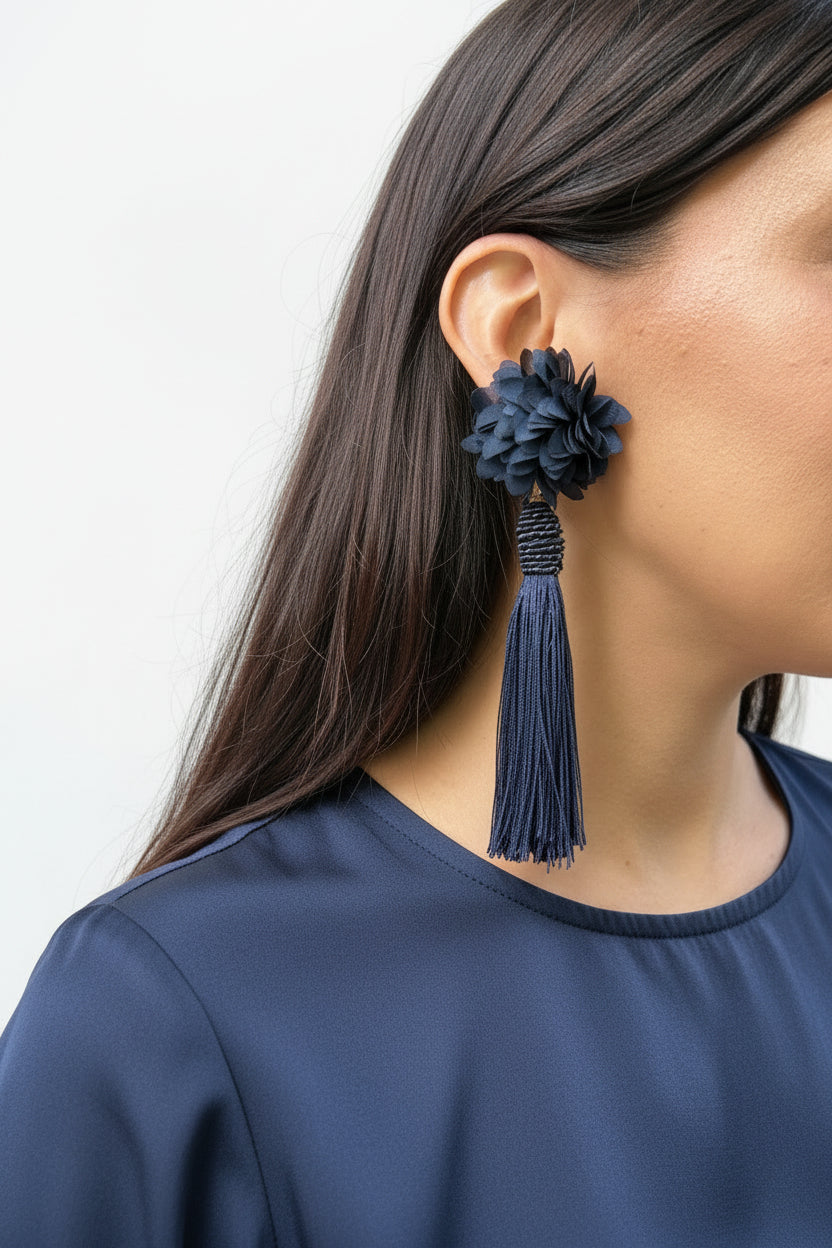 Aros azules de flor y fleco