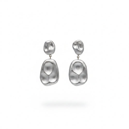 Aros plateados con relieve