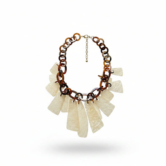 Collar marron y blanco