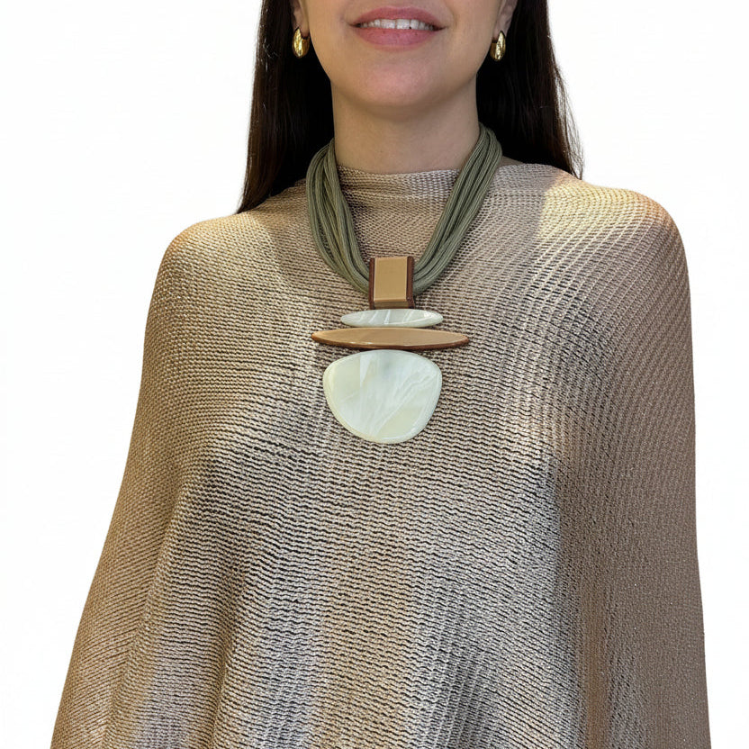 Collar resina aplique geométrico