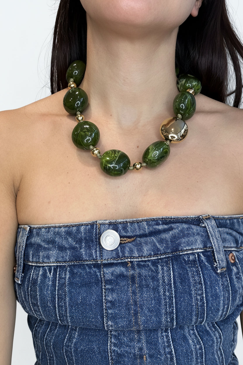 collar corto de resina verde 