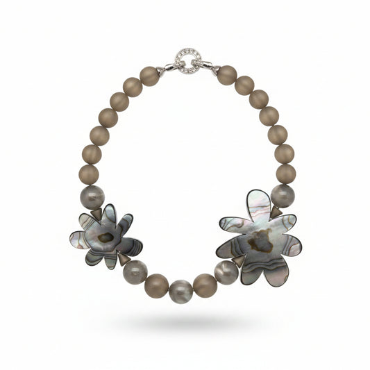 Collar flores gris