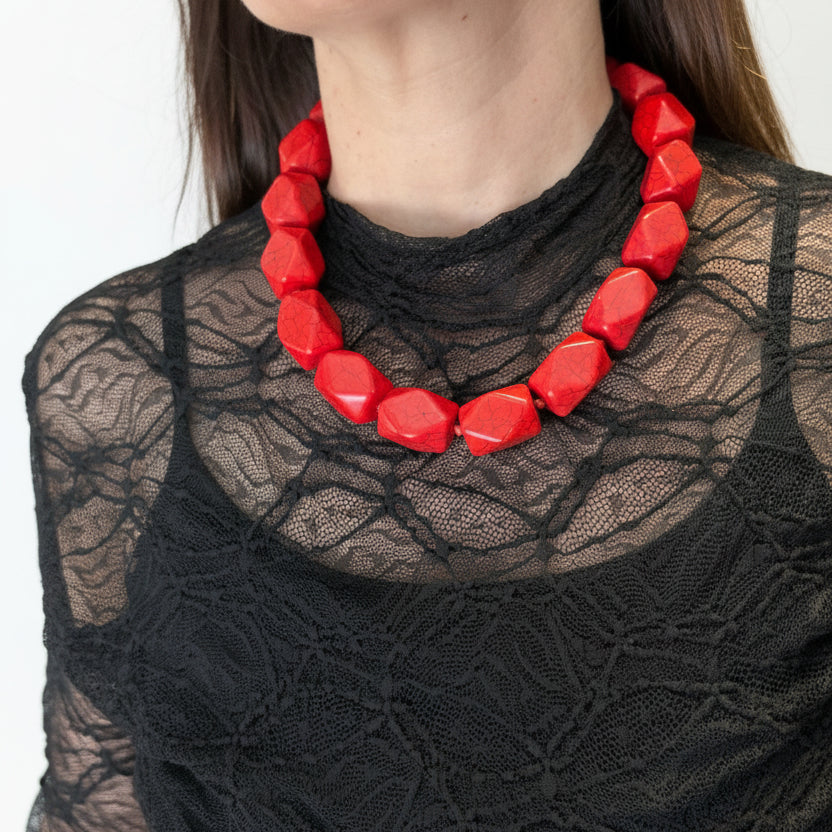 Collar coral rojo