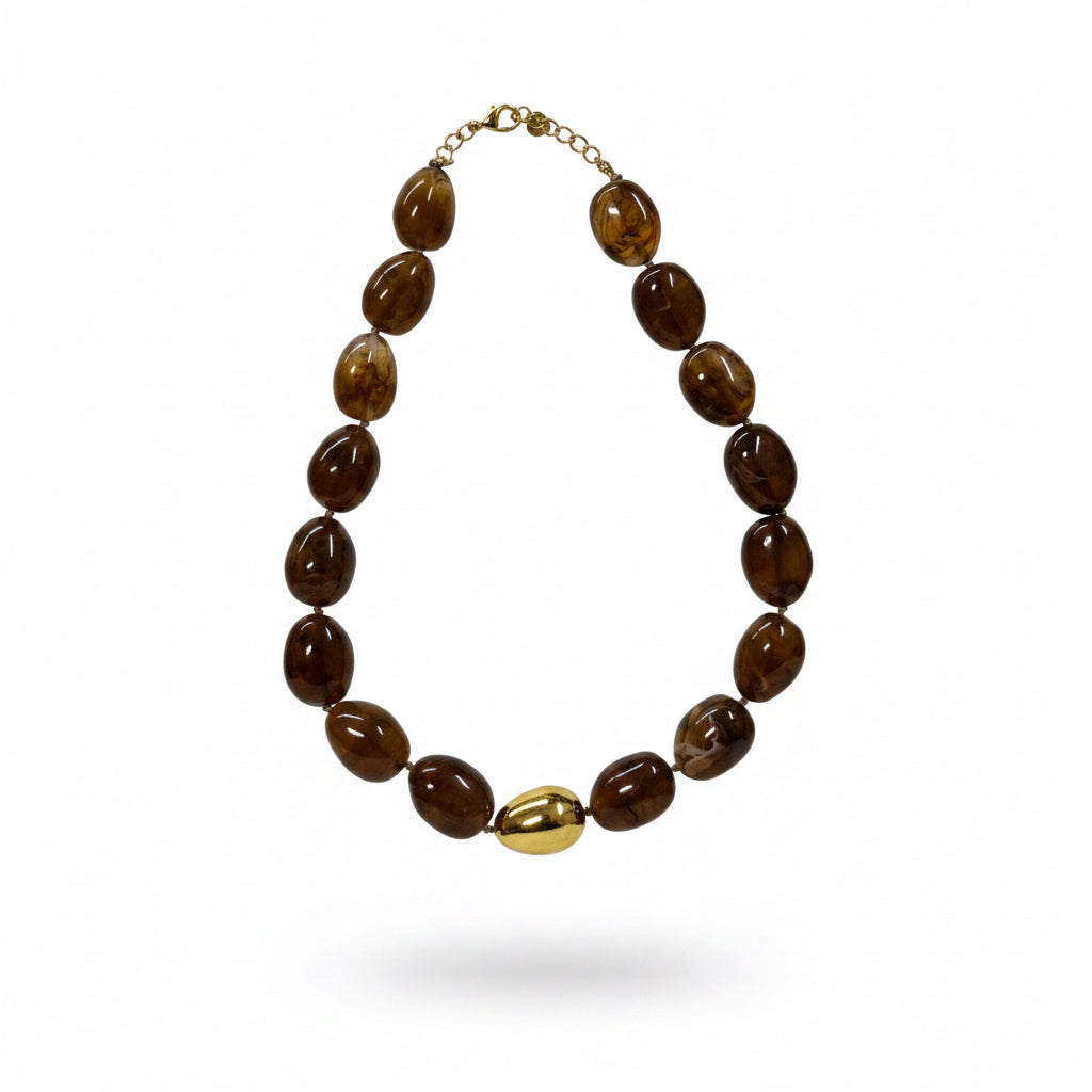 collar de resina marron con dorado 