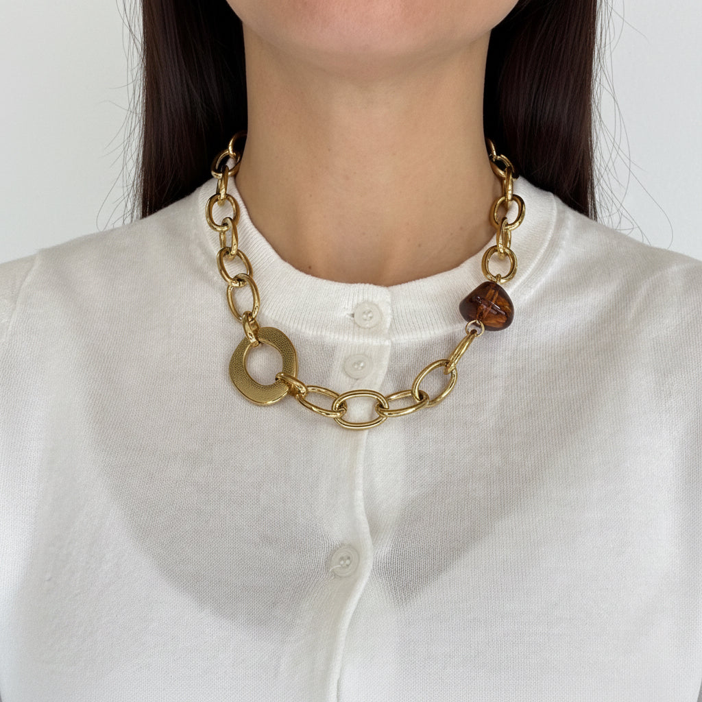 collar dorado con carey 