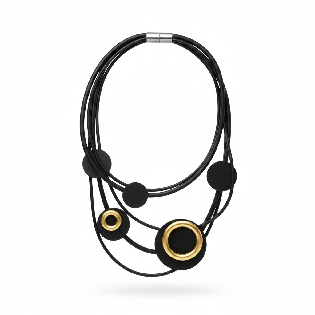 collar dorado y negro 