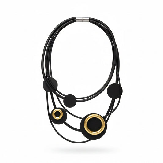 collar dorado y negro 