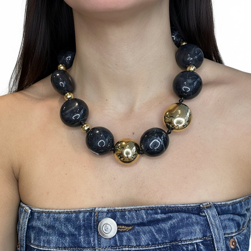 Collar resina gris y dorado