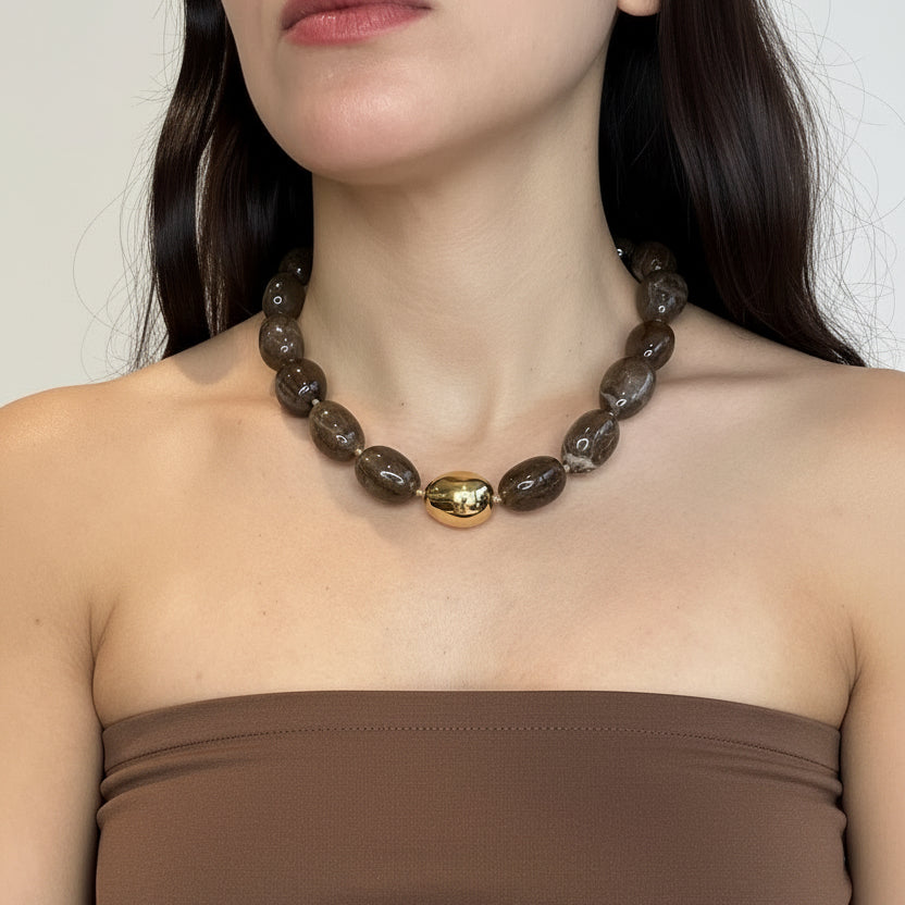 Collar resina  marron con Dorado