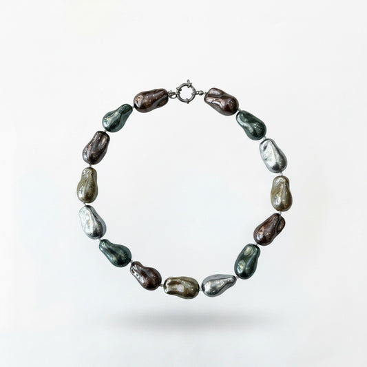 collar con perlas 
