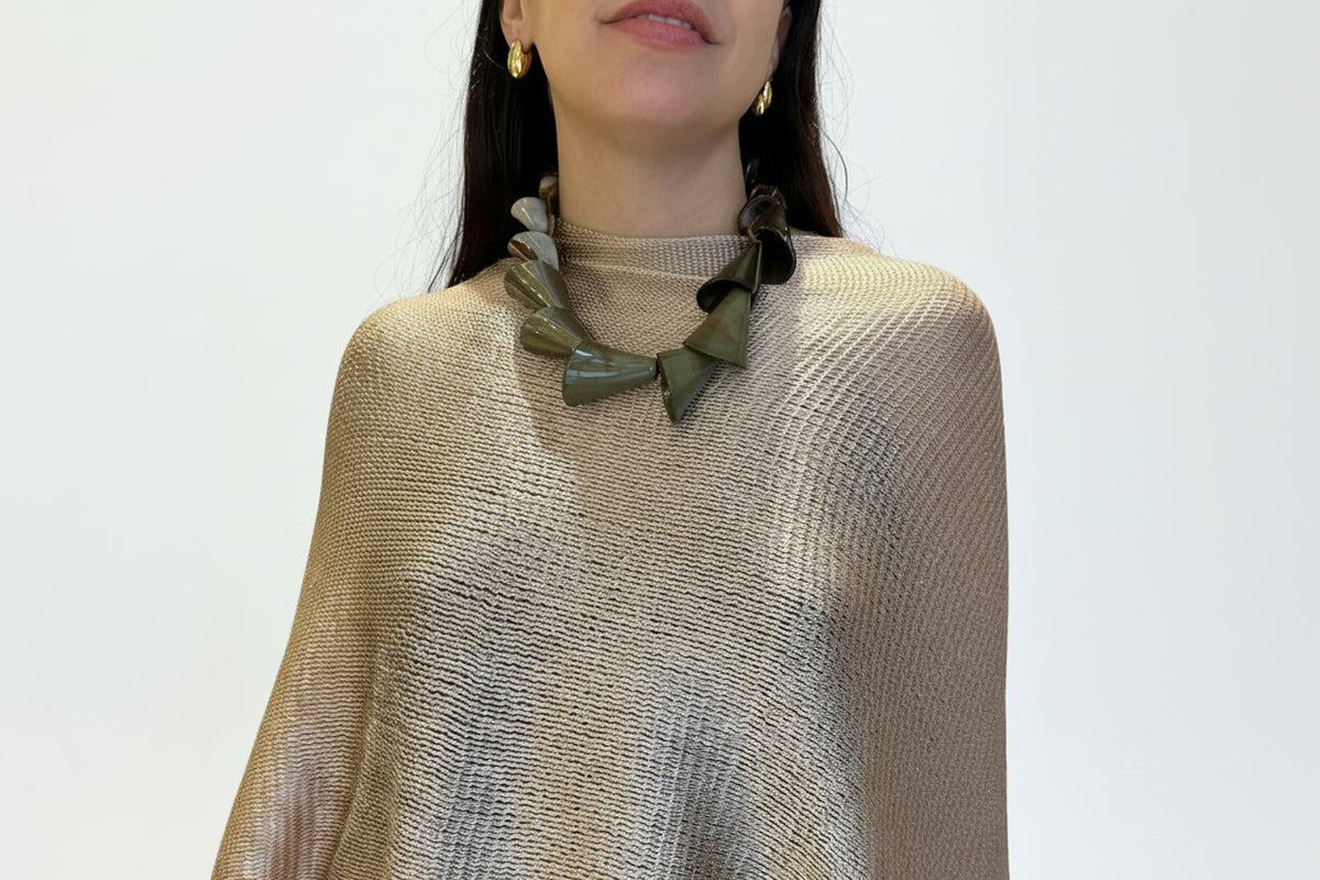 Collar verde y marron