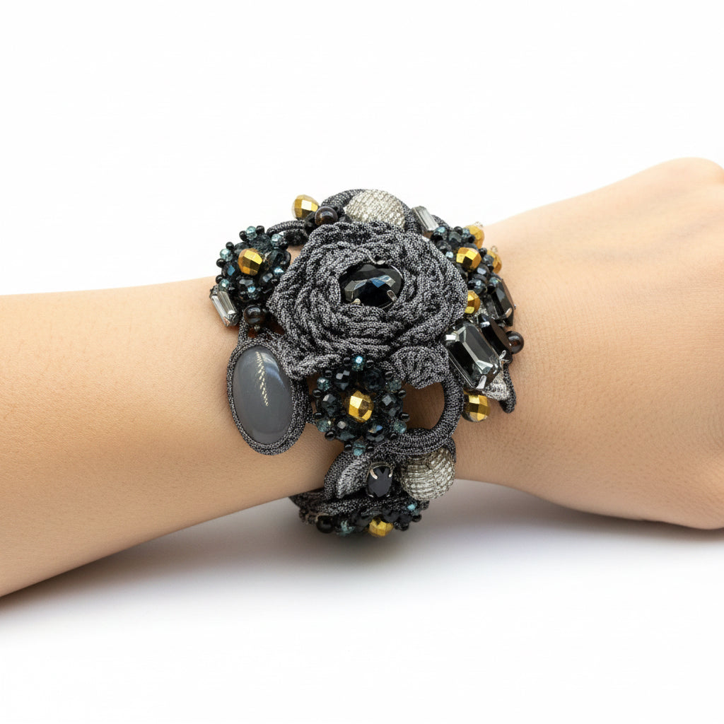 Pulsera gris, dorado  y  negro